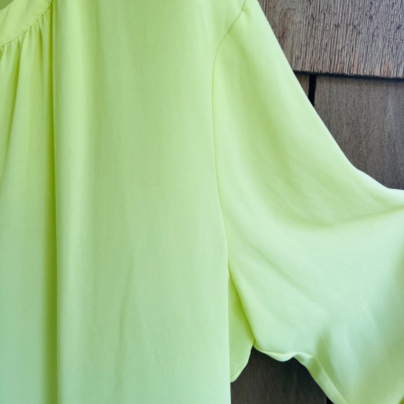 Le Chateau Woman's Yellowish Green Button Up Silk Blouse Shirt Top Roll Tab XL - Picture 11 of 16